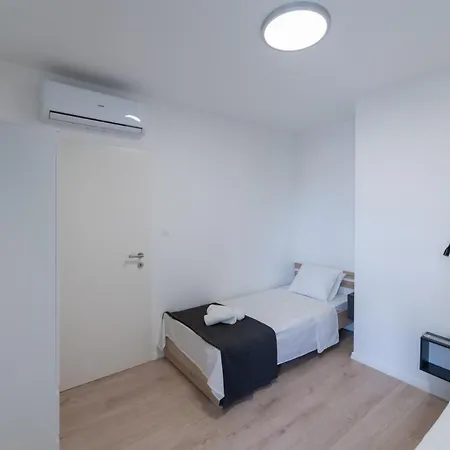 D33 Apartment Split